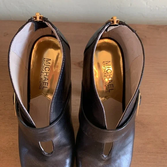 Michael Kori’s Womens Black Leather High Heel Stiletto Booties sz 6.5 - Picture 3 of 7